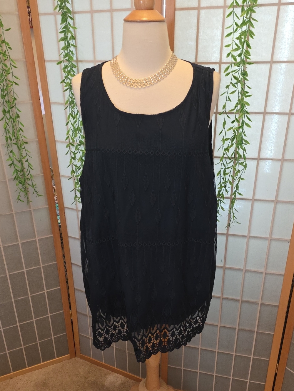 Sleeveless NavyLace-Trim Tank Top